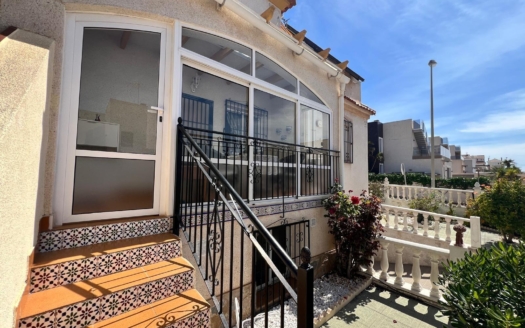 Dom czteroosobowy w Torrevieja – EE13358