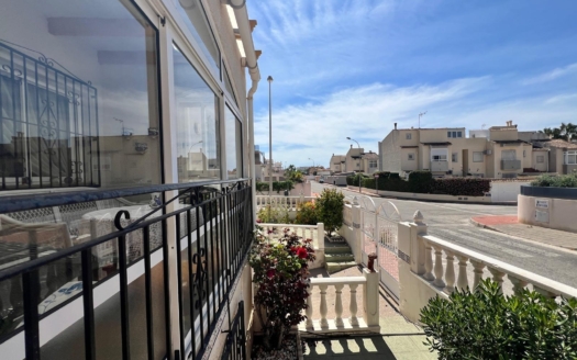 Dom czteroosobowy w Torrevieja – EE13358
