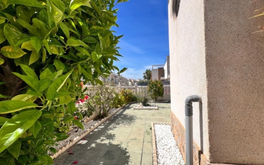 Dom czteroosobowy w Torrevieja – EE13358