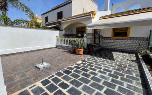 Casa adosada en Torre de La Horadada – EE9229