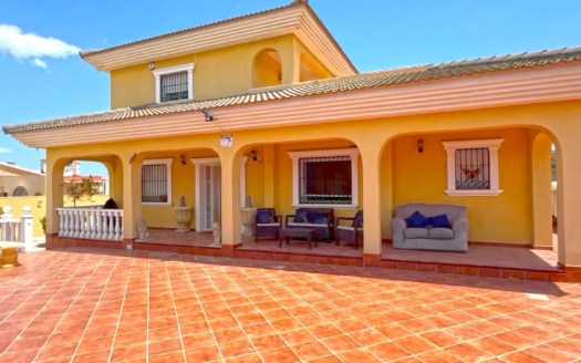 Villa in Torrevieja – EE9693