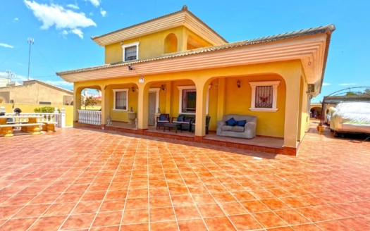 Villa in Torrevieja – EE9693