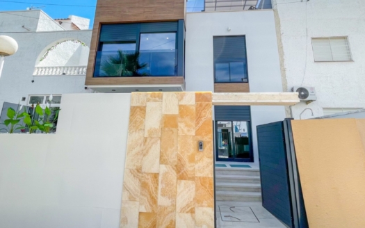 Radhus i Torrevieja – EE13514
