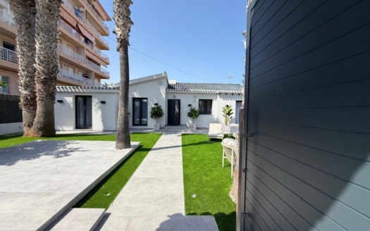 Villa in Torrevieja – EE13521