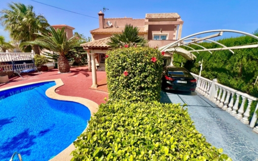 Villa in Torrevieja – EE13371