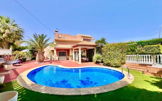 Villa in Torrevieja – EE13371