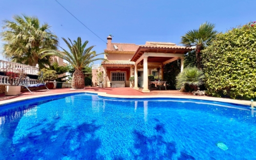 Villa in Torrevieja – EE13371