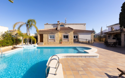 Villa in Torrevieja – EE11343