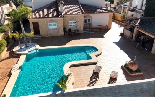 Villa in Torrevieja – EE11343