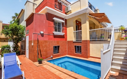 Town House in Torrevieja – EE12943