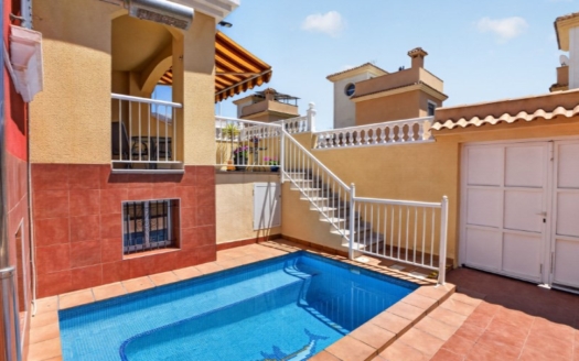 Town House in Torrevieja – EE12943