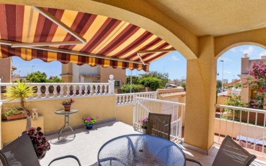 Town House in Torrevieja – EE12943
