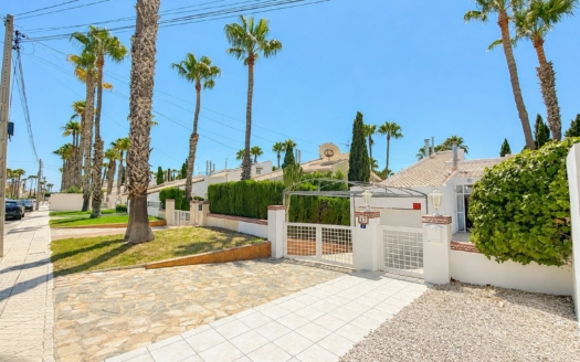 Villa in Villamartin – EE13405
