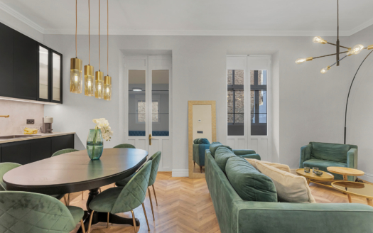 Eksklusiv renovert eiendom med stor privat terrasse i hjertet av Alicante – EE13859