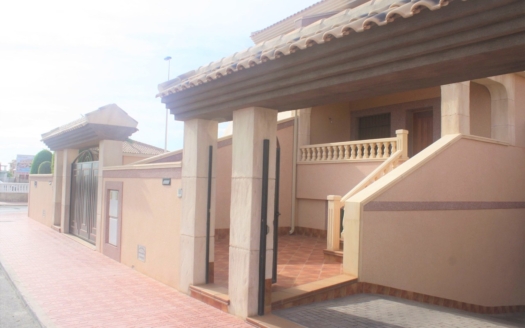 Casa adosada en Los Altos – EE9042