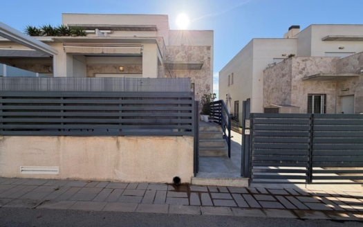 Town House in Torrevieja – EE13926