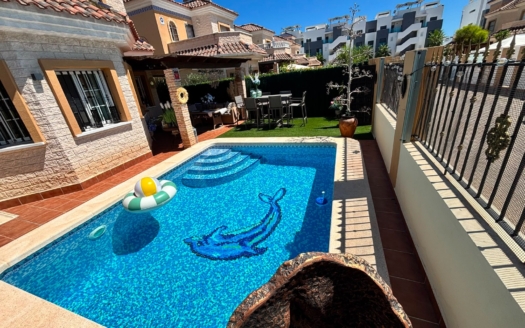 Villa in El Raso – EE13889