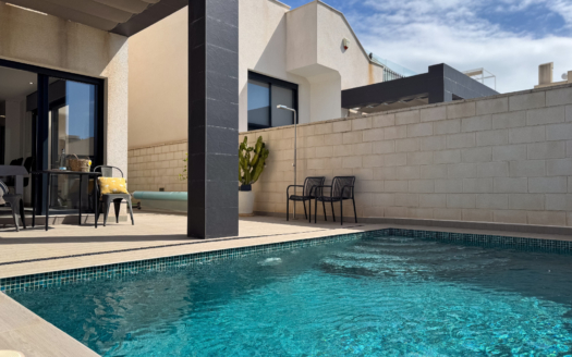 Villa in Ciudad Quesada – EE12386