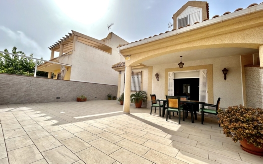 Casa adosada en Torre de La Horadada – EE13239