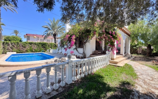Villa in Cabo Roig, Orihuela Costa – EE12434