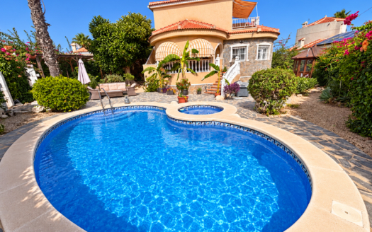 Villa à Ciudad Quesada – EE13933