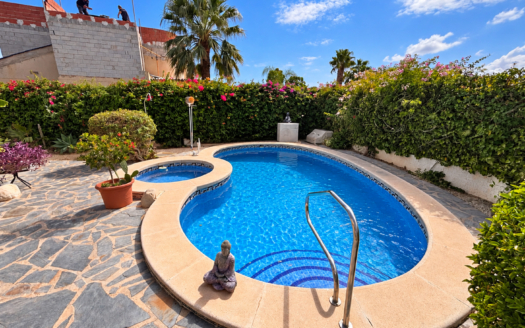 Villa à Ciudad Quesada – EE13933