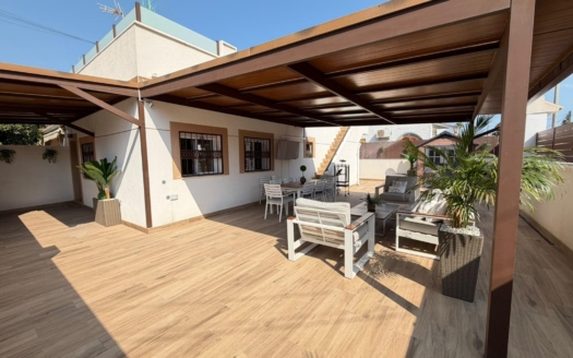 Town House in Torrevieja – EE13920