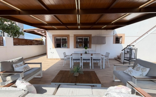 Town House in Torrevieja – EE13920