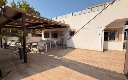 Town House in Torrevieja – EE13920