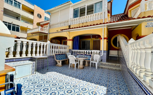 Casa adosada en Torrevieja – EE13887