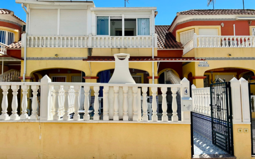 Casa adosada en Torrevieja – EE13887