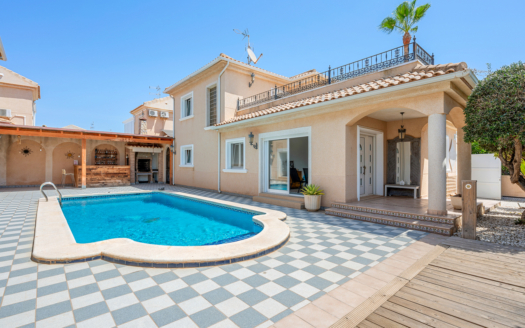 Chalet en Torre de La Horadada – EE13040