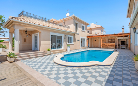 Chalet en Torre de La Horadada – EE13040