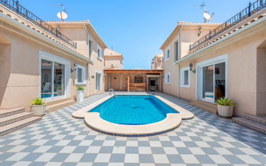 Chalet en Torre de La Horadada – EE13040