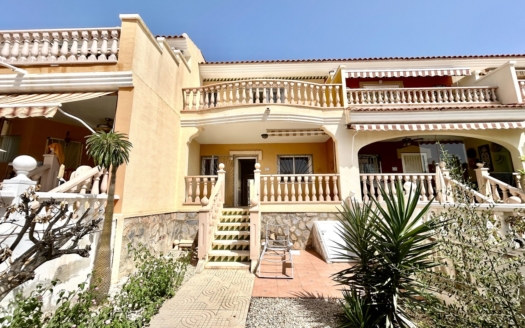 Town House in Ciudad Quesada – EE13656