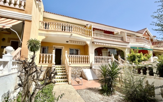 Town House in Ciudad Quesada – EE13656