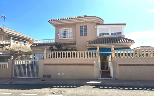 Villa in Torrevieja – EE13921