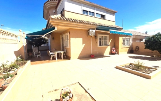 Villa in Torrevieja – EE13921