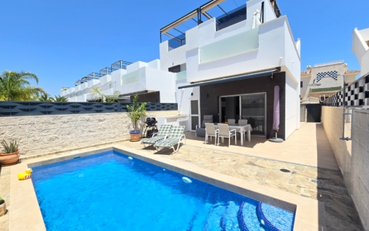 Villa in Ciudad Quesada – EE12531