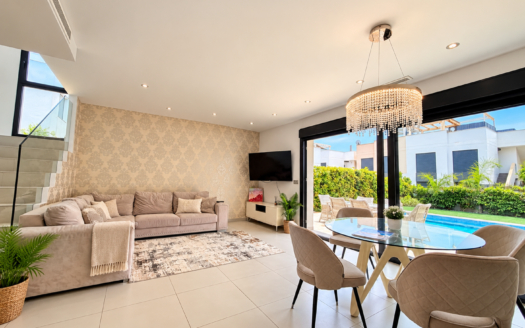 Villa in Ciudad Quesada – EE13918