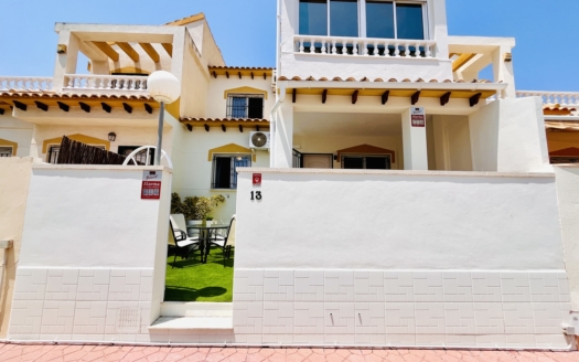 Casa adosada en Playa Flamenca – EE8460