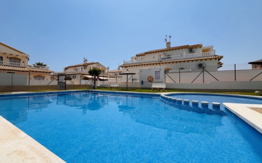 Casa adosada en Playa Flamenca – EE8460