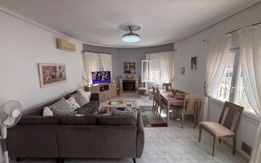 Villa à Ciudad Quesada – EE13934