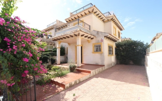 Town House in Orihuela Costa – EE13877