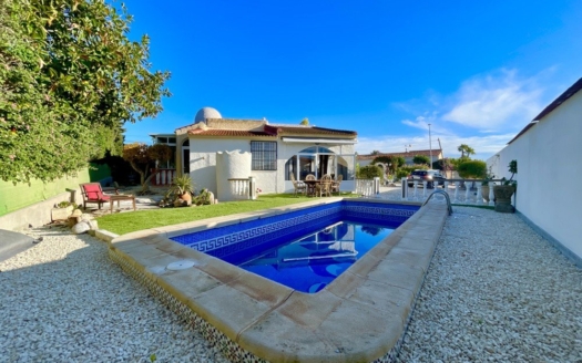 Villa in Ciudad Quesada – EE13992