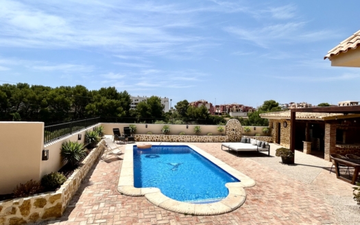 Villa in La Zenia – EE13070