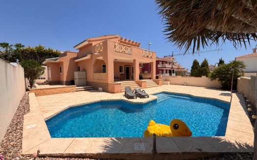 Villa à Ciudad Quesada – EE13935