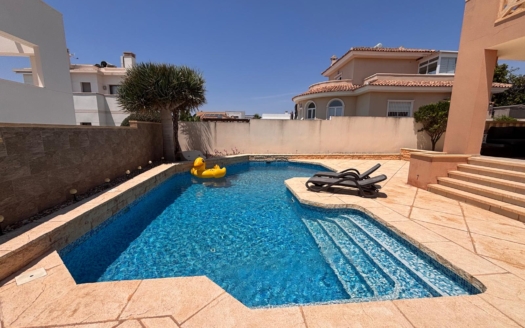 Villa à Ciudad Quesada – EE13935