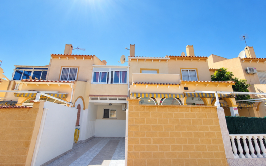 Town House in Playa Flamenca – EE13869