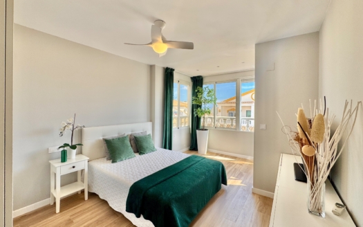 Maison de ville à Orihuela Costa – EE13988